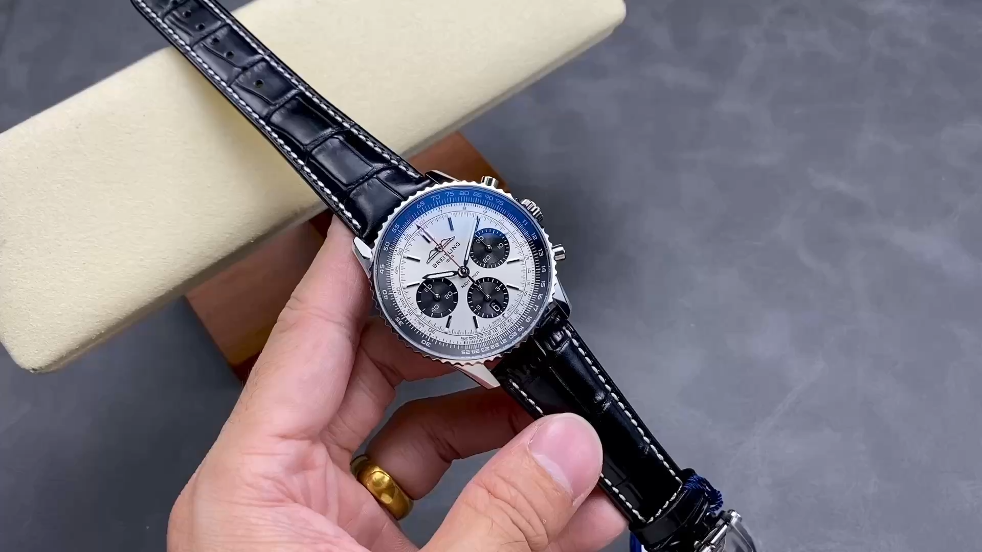 Breitling Navitimer B01 Chronograph AB0138241G1P1 43mm Replica