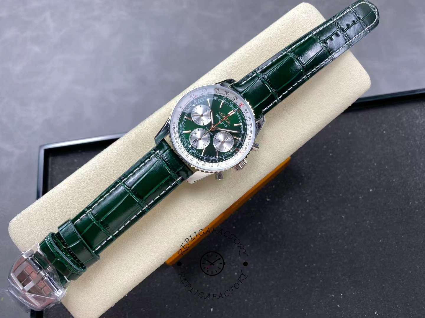 Breitling Navitimer B01 Chronograph AB01384C1L1P1 43mm Replica