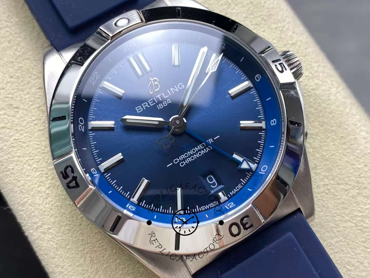 Breitling Chronomat GMT Blue Pointer A32398101C1A1 Replica