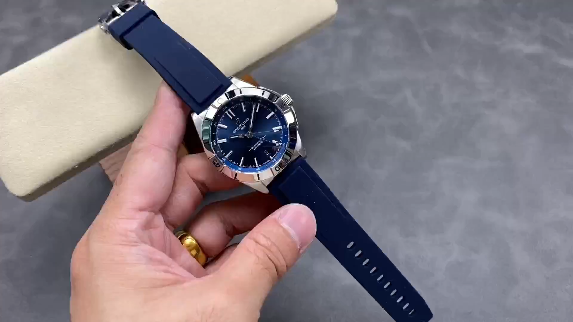 Breitling Chronomat GMT Blue Pointer A32398101C1A1 Replica