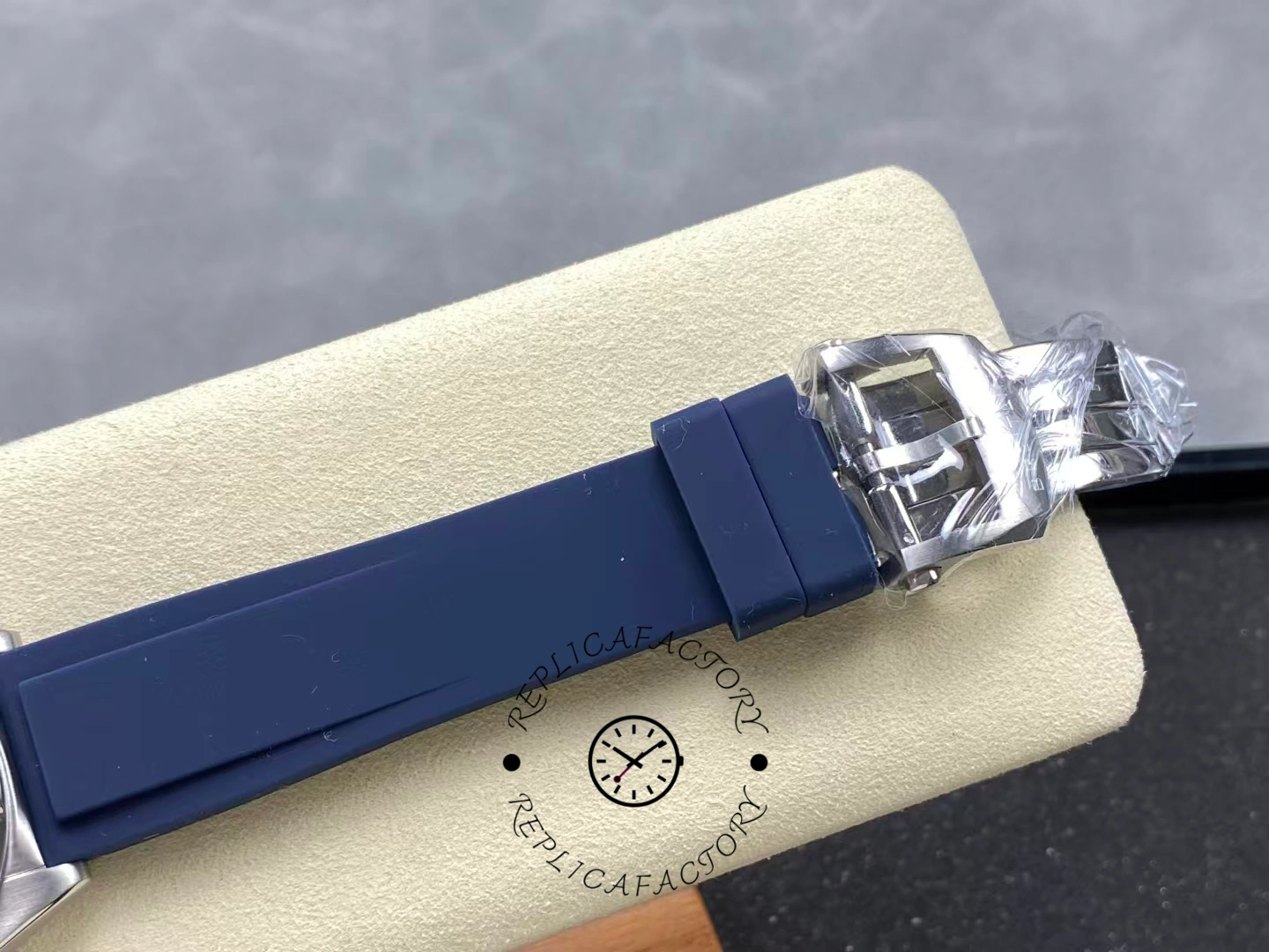 Breitling Chronomat GMT Blue Pointer A32398101C1A1 Replica