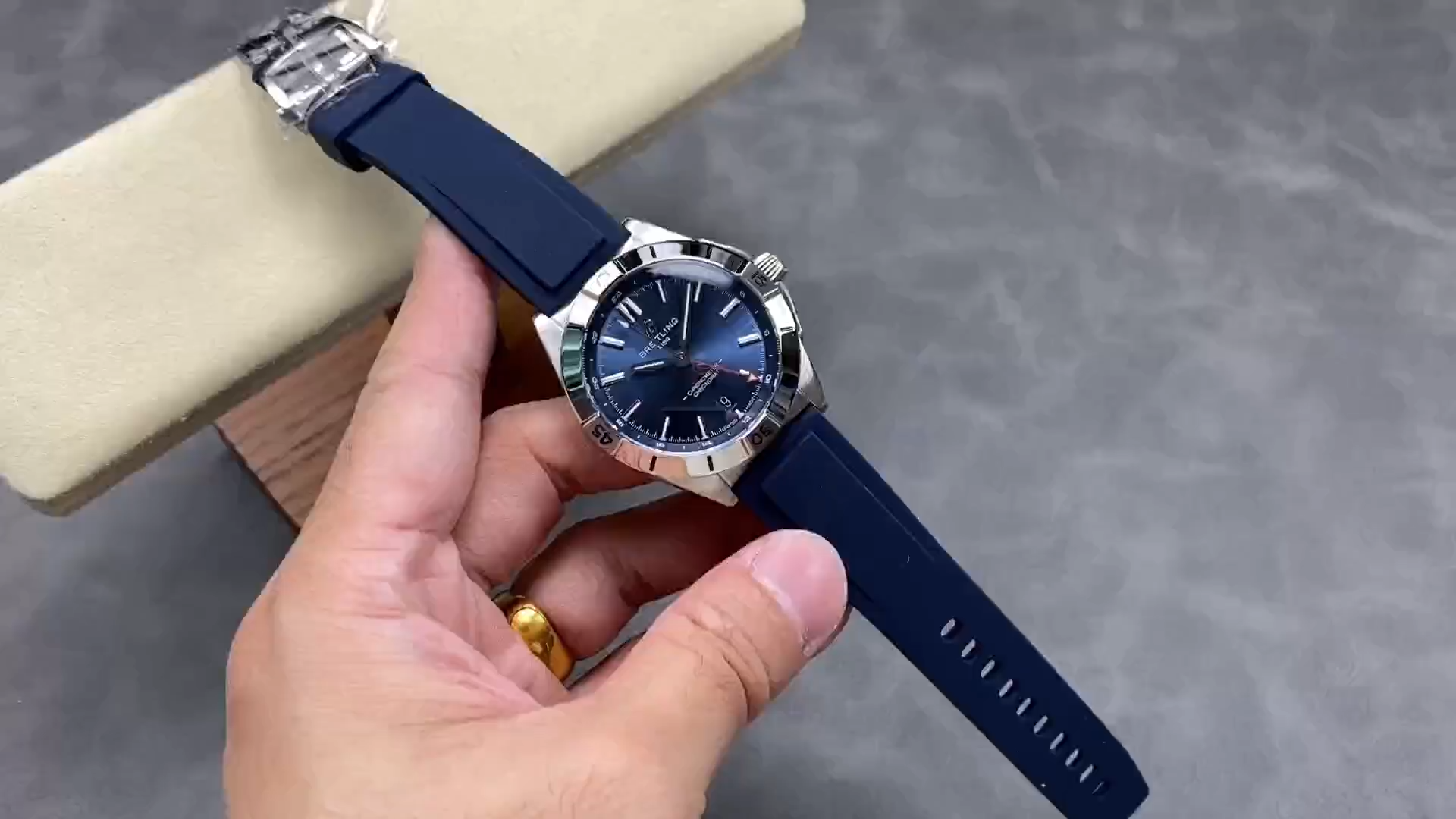 Breitling Chronomat GMT Red Pointer A32398101C1A1 Replica