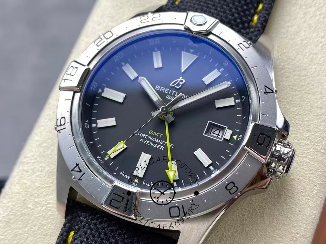 Breitling Avenger GMT 44MM Yellow Pointer A32320101B1X1 Replica