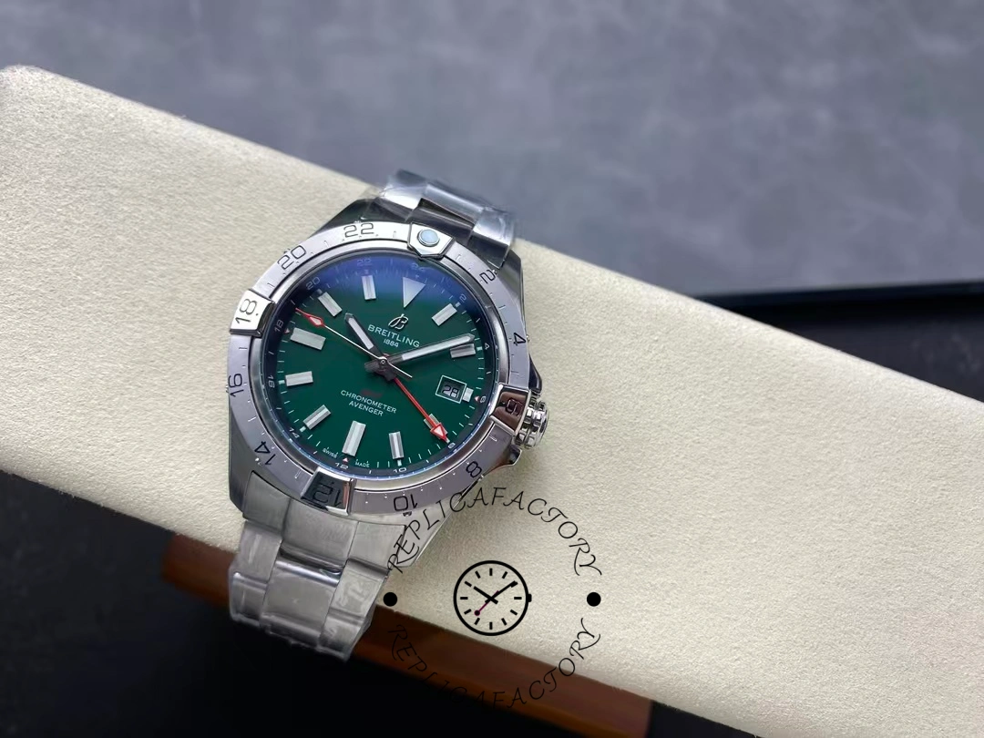 Breitling Avenger Automatic Gmt A32320101B1A1 Green Dial Replica