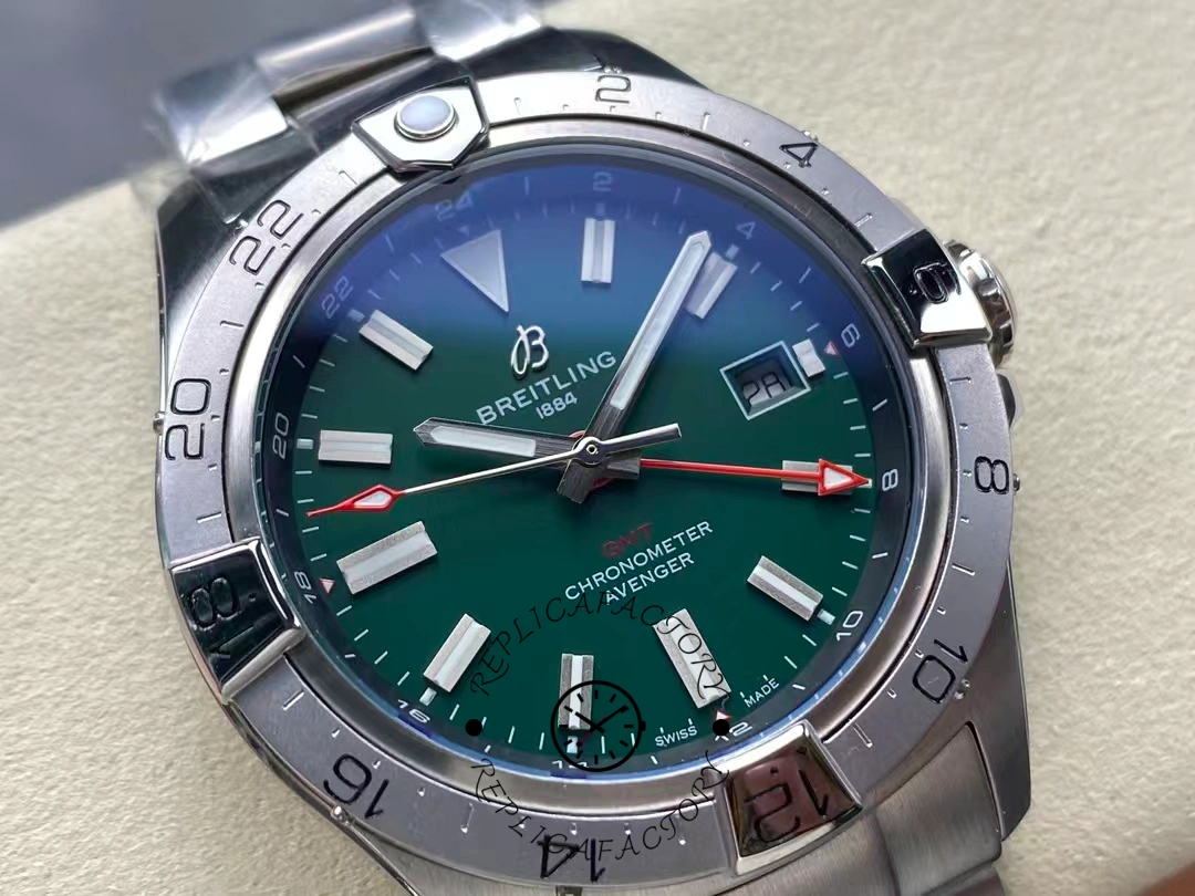 Breitling Avenger Automatic Gmt A32320101B1A1 Green Dial Replica