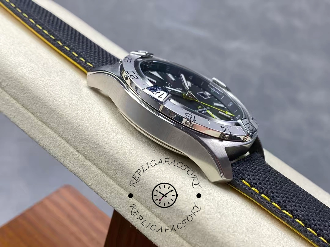 Breitling Avenger GMT 44MM Yellow Pointer A32320101B1X1 Replica