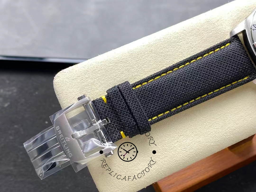 Breitling Avenger GMT 44MM Yellow Pointer A32320101B1X1 Replica