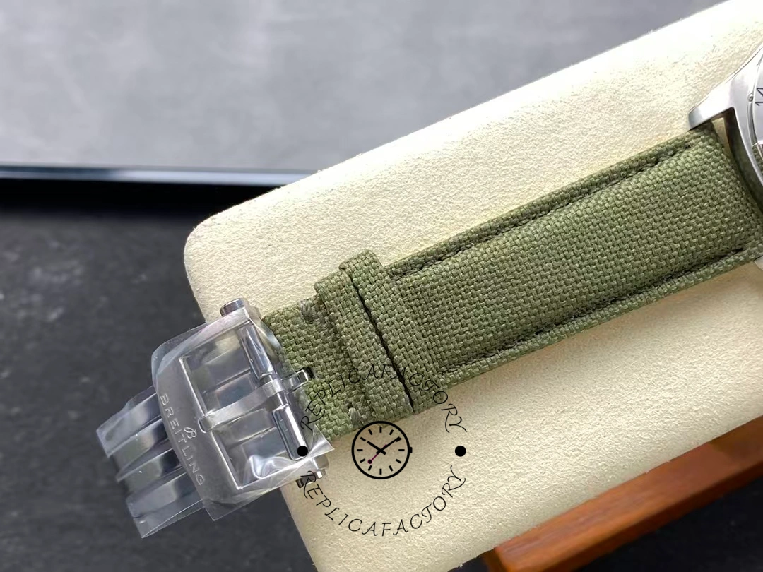 Breitling Avenger Automatic Gmt A32320101B1X1 Green Dial Replica