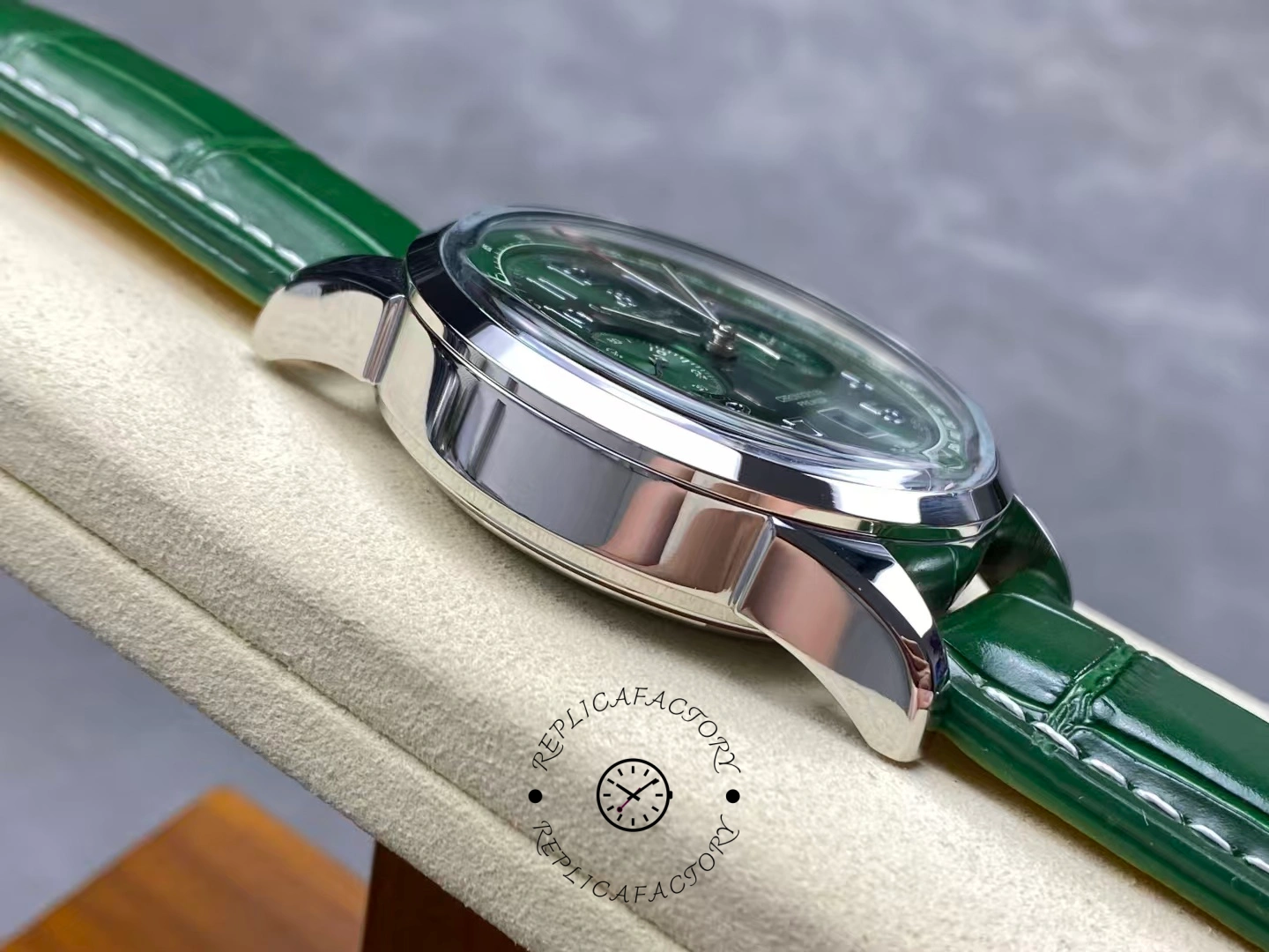 Breitling Premier B01 42mm Green Dial AB0145371L1P2 Replica