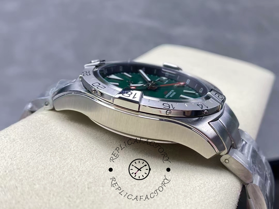 Breitling Avenger Automatic Gmt A32320101B1A1 Green Dial Replica