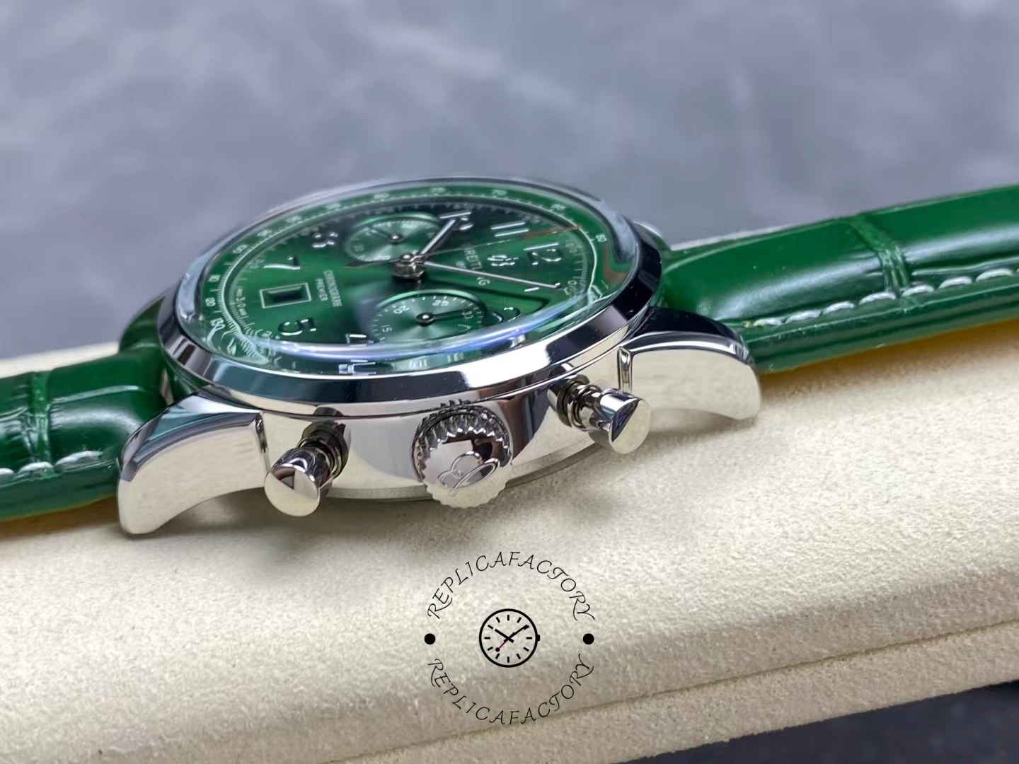 Breitling Premier B01 42mm Green Dial AB0145371L1P2 Replica
