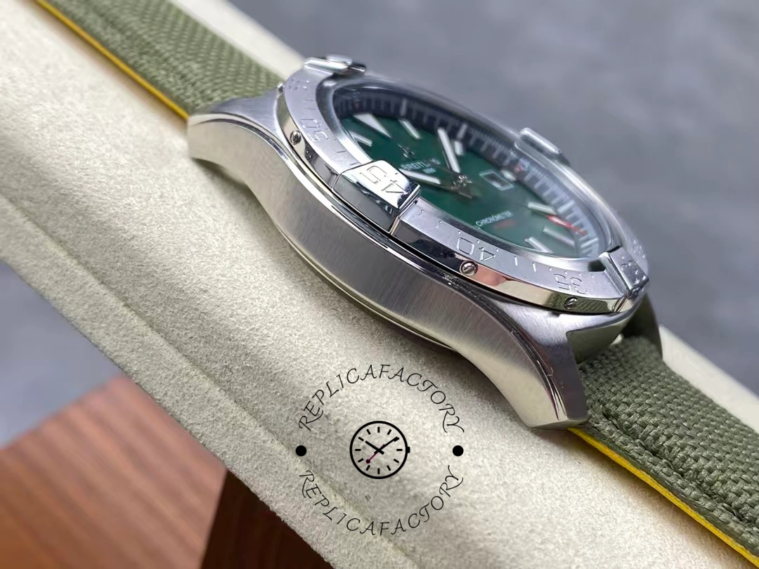 Breitling Avenger Automatic A17328101L1X1 42mm Replica