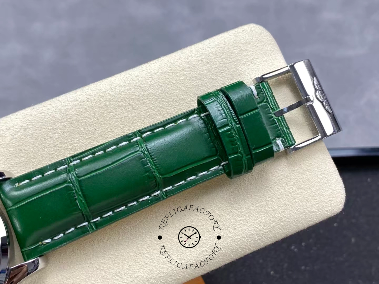 Breitling Premier B01 42mm Green Dial AB0145371L1P2 Replica