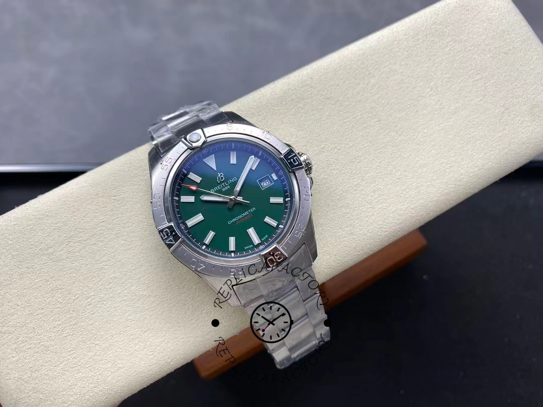 Breitling Avenger Automatic A17328101L1A1 42mm Replica