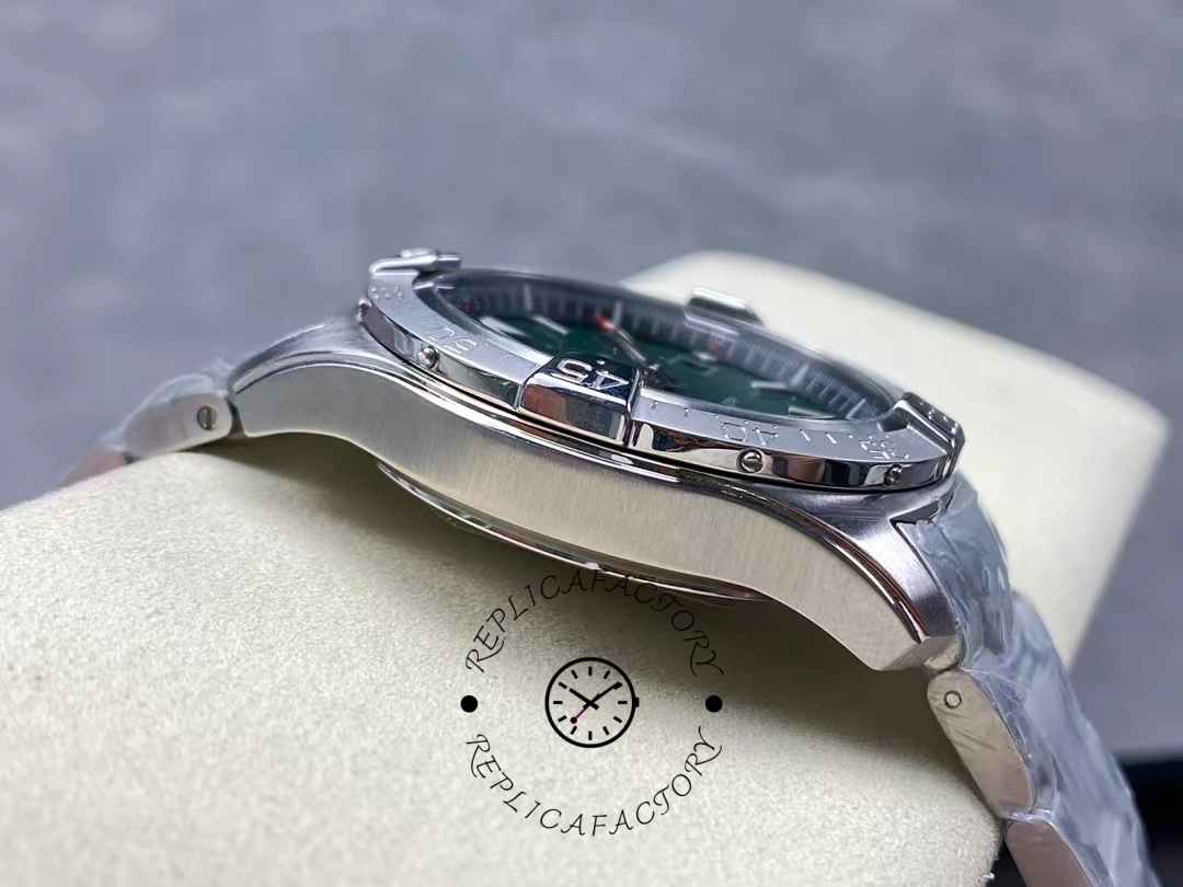 Breitling Avenger Automatic A17328101L1A1 42mm Replica