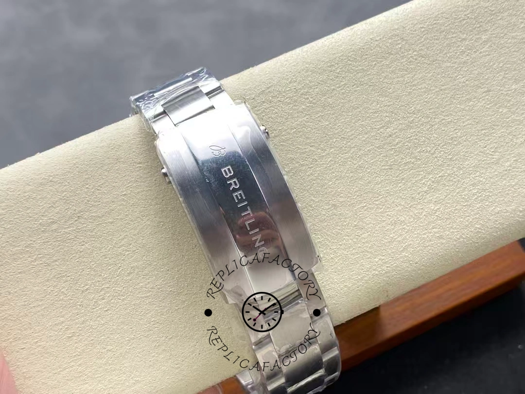 Breitling Avenger Automatic A17328101L1A1 42mm Replica