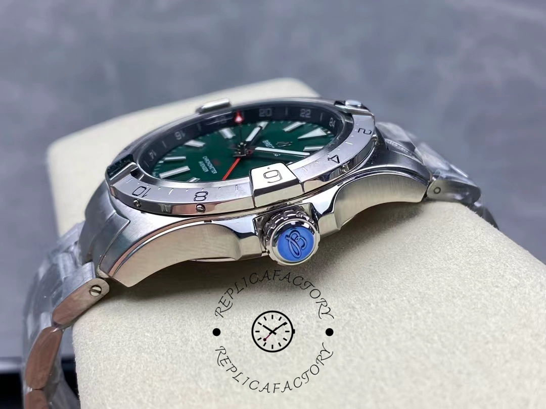 Breitling Avenger Automatic Gmt A32320101B1A1 Green Dial Replica