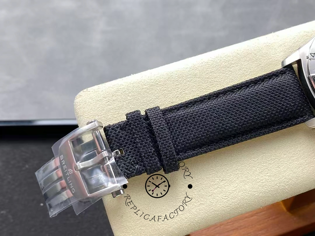 Breitling Avenger GMT 44MM Red Pointer A32320101B1X1 Replica