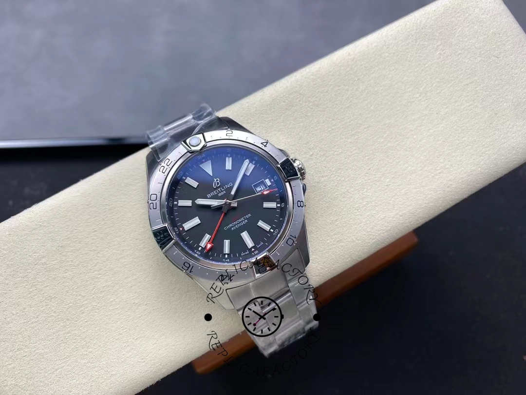 Breitling Avenger GMT 44MM Red Pointer A32320101B1A1 Replica