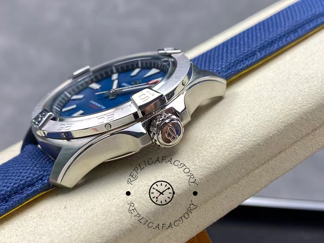 Breitling Avenger Automatic 42mm A17328101C1X1 Replica