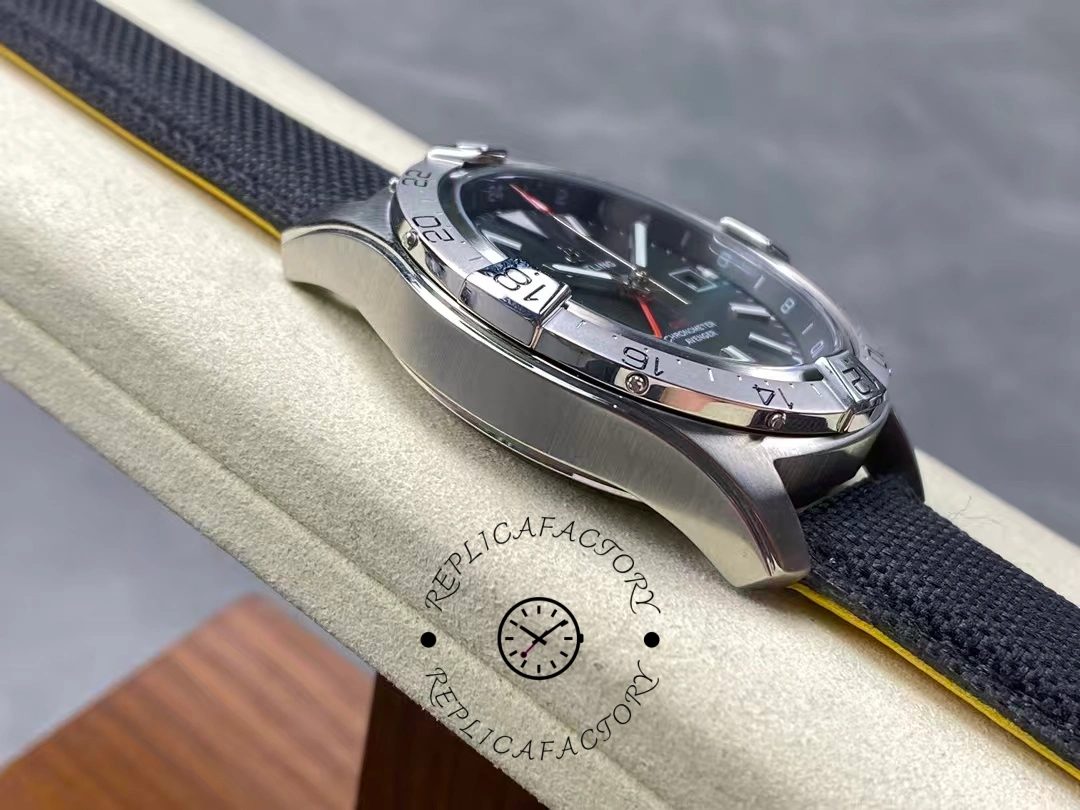 Breitling Avenger GMT 44MM Red Pointer A32320101B1X1 Replica