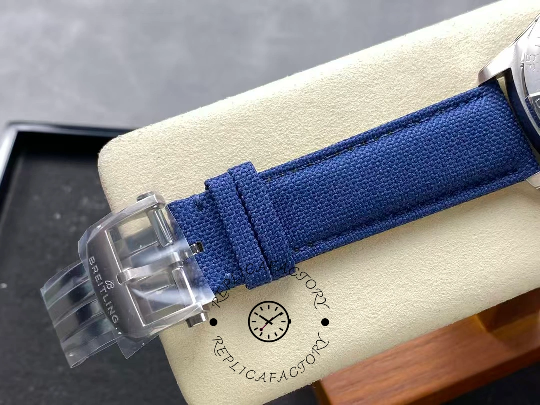 Breitling Avenger Automatic 42mm A17328101C1X1 Replica