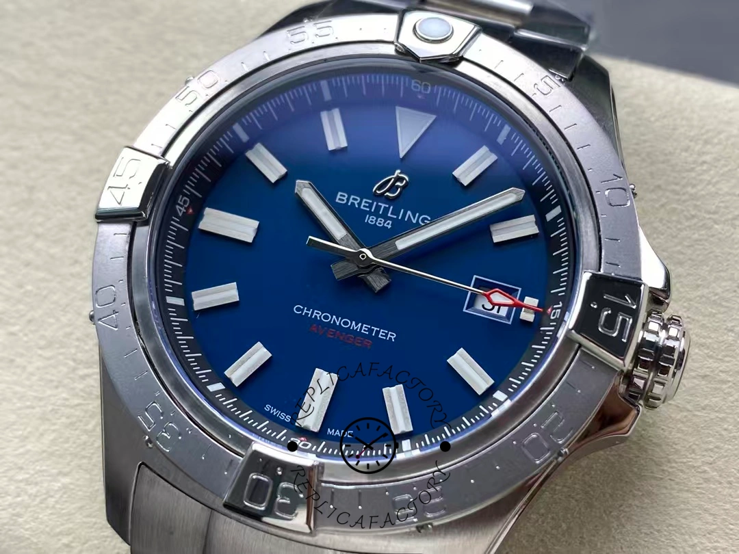 Breitling Avenger Automatic 42mm A17328101C1A1 Replica