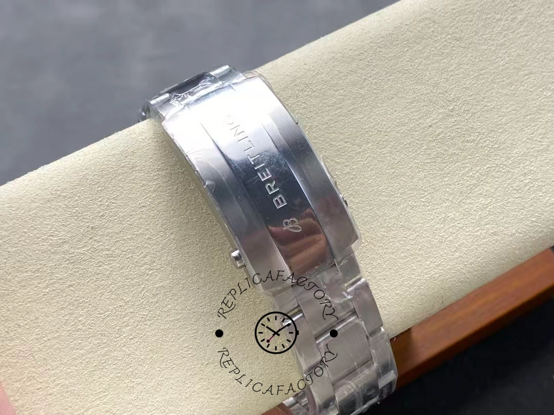 Breitling Avenger GMT 44MM Red Pointer A32320101B1A1 Replica