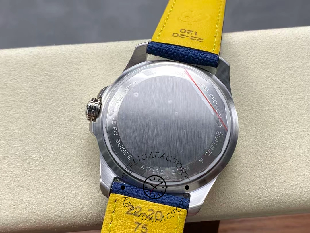 Breitling Avenger Automatic GMT A32320101C1X1 44mm Replica