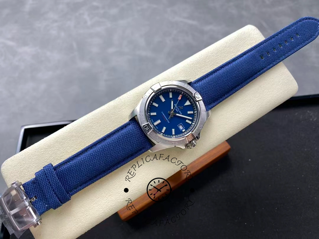 Breitling Avenger Automatic 42mm A17328101C1X1 Replica