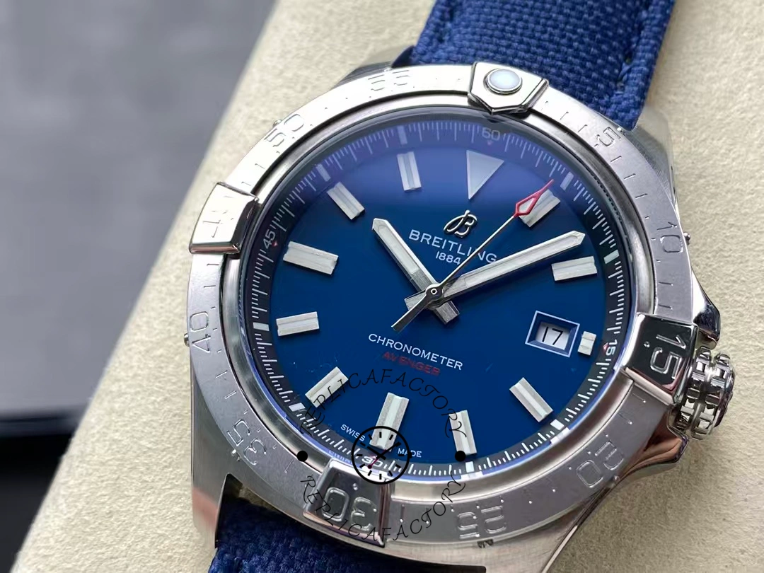 Breitling Avenger Automatic 42mm A17328101C1X1 Replica