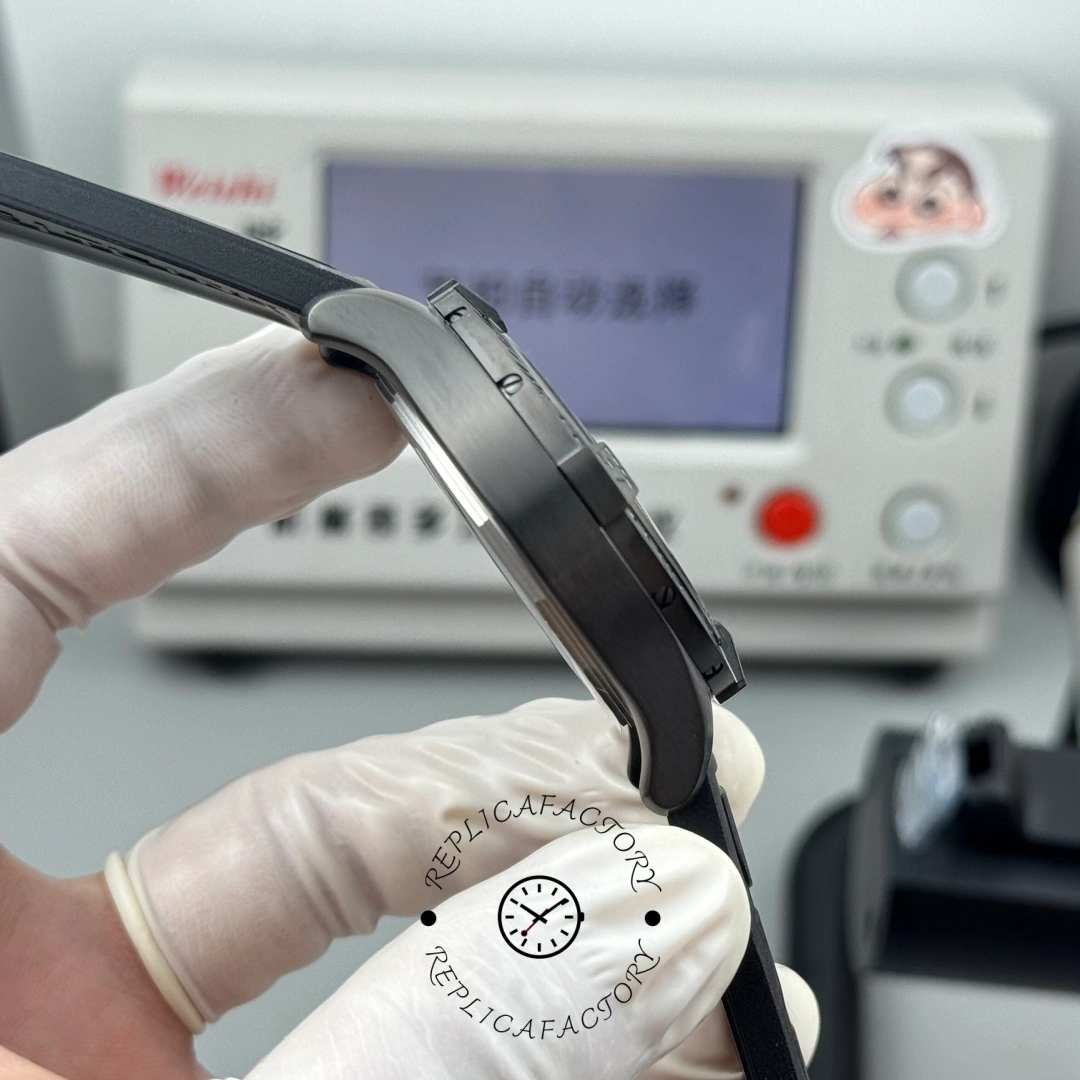 Breitling Avenger Blackbird Men's Watch V1731010BD12-155S 48MM Replica