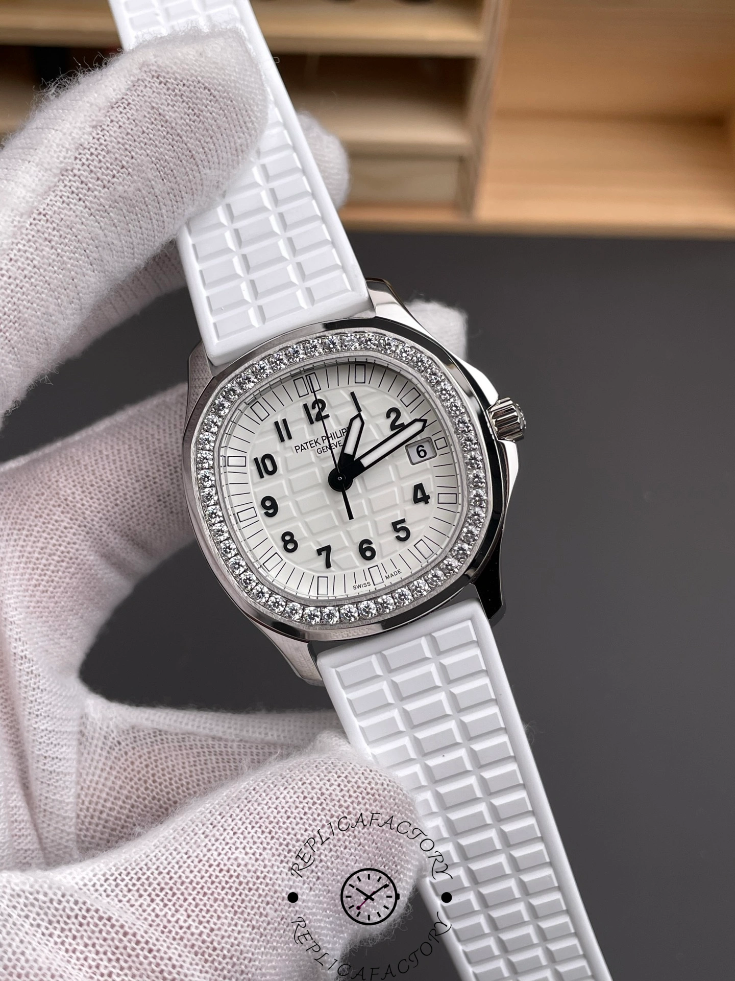 Replica Patek Philippe Aquanaut White 5067A 024 36mm Lady Watch