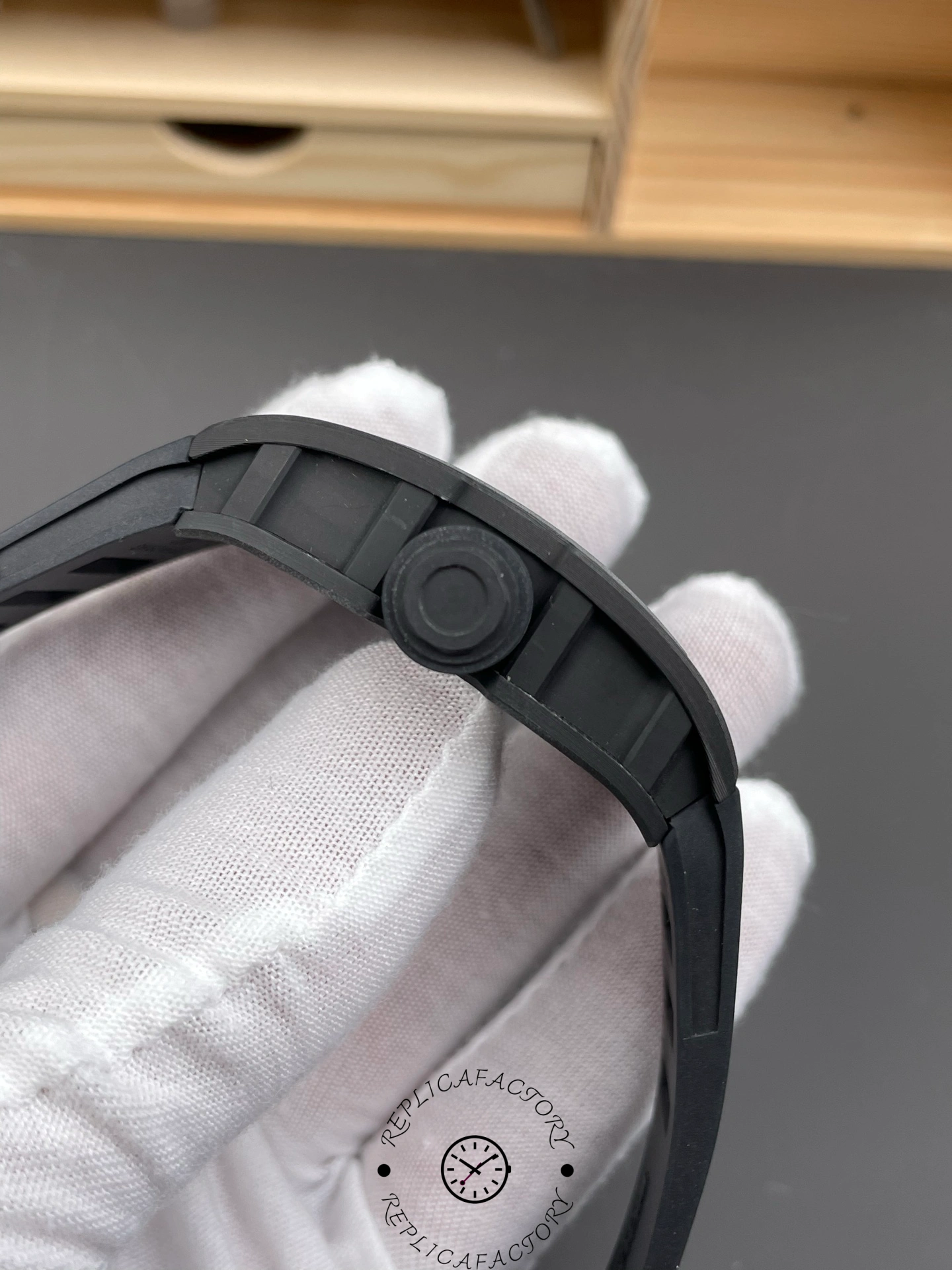 Richard Miller RM 055 RMUL2 NTPT Carbon Fiber Black & White