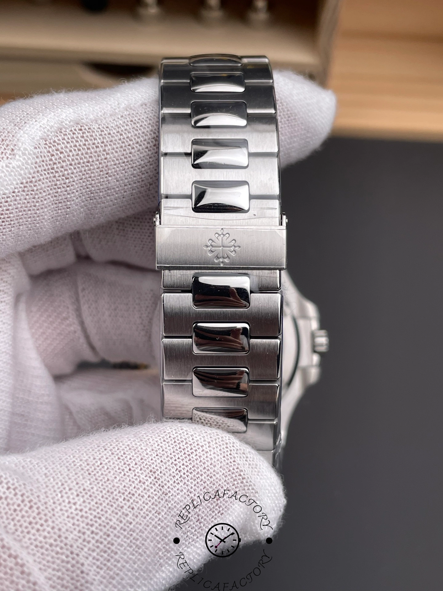 Replica Patek Philippe Nautilus 5711 1A 011 White Dial 40mm Mens Watch