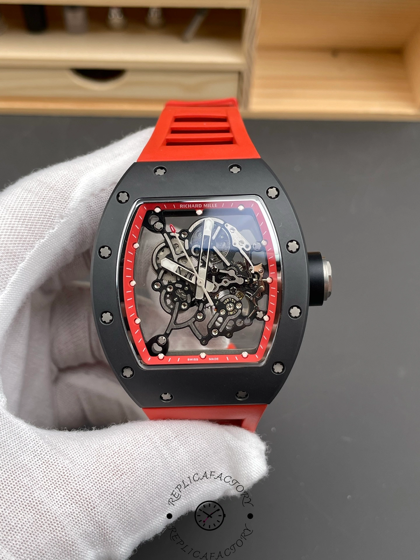 Richard Miller RM 055 RMUL2 NTPT Carbon Fiber Red Rubber Strap