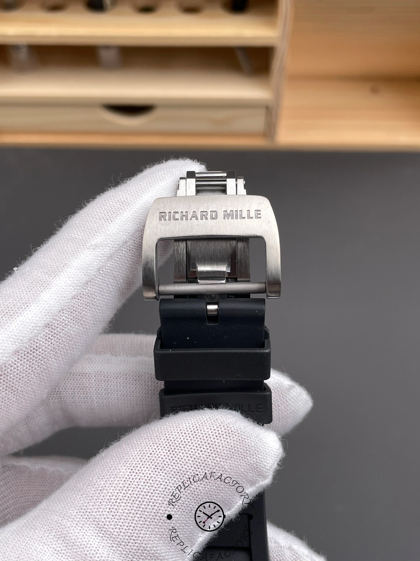 Richard Miller RM 055 RMUL2 NTPT Carbon Fiber Black & White