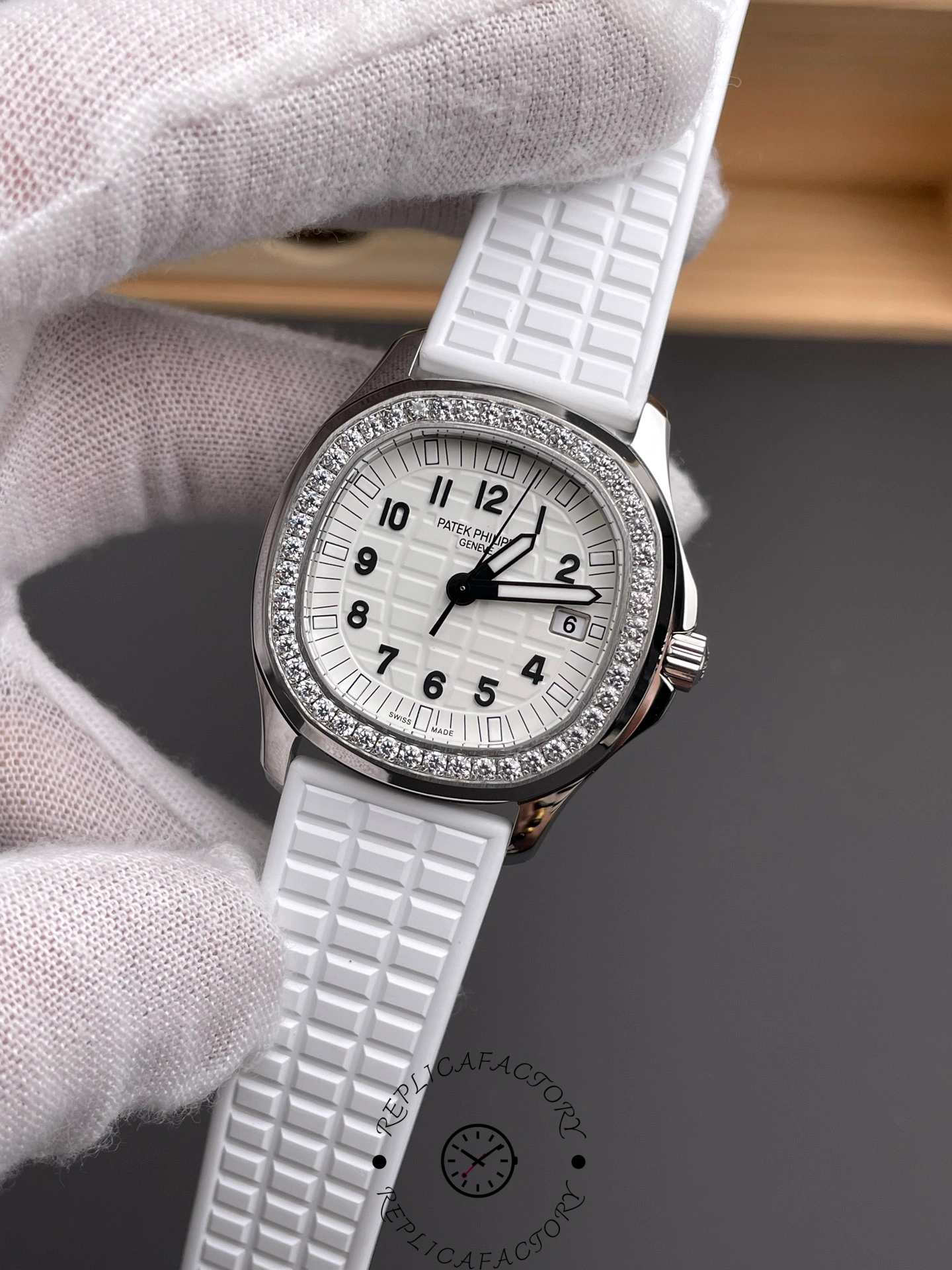 Replica Patek Philippe Aquanaut White 5067A 024 36mm Lady Watch