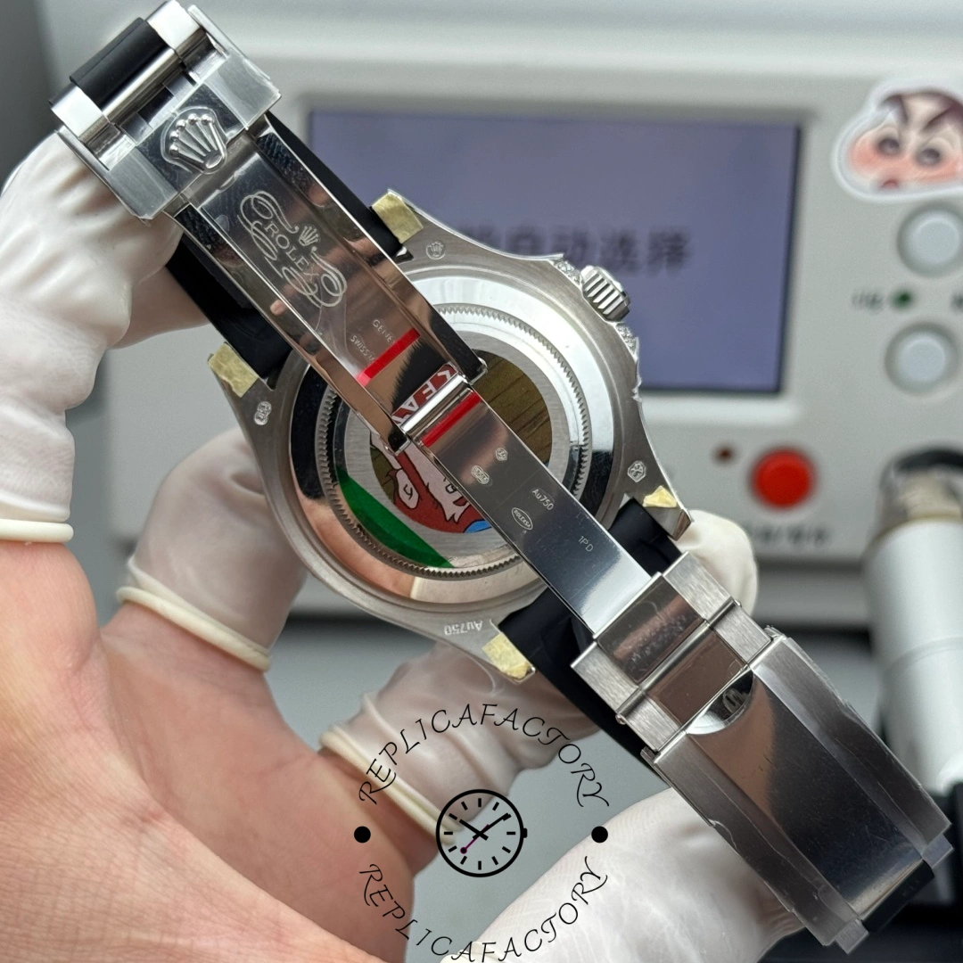 Bracelet and clasp view of the Rolex Yacht-Master 40 126679SABR 0002 showing clasp details.