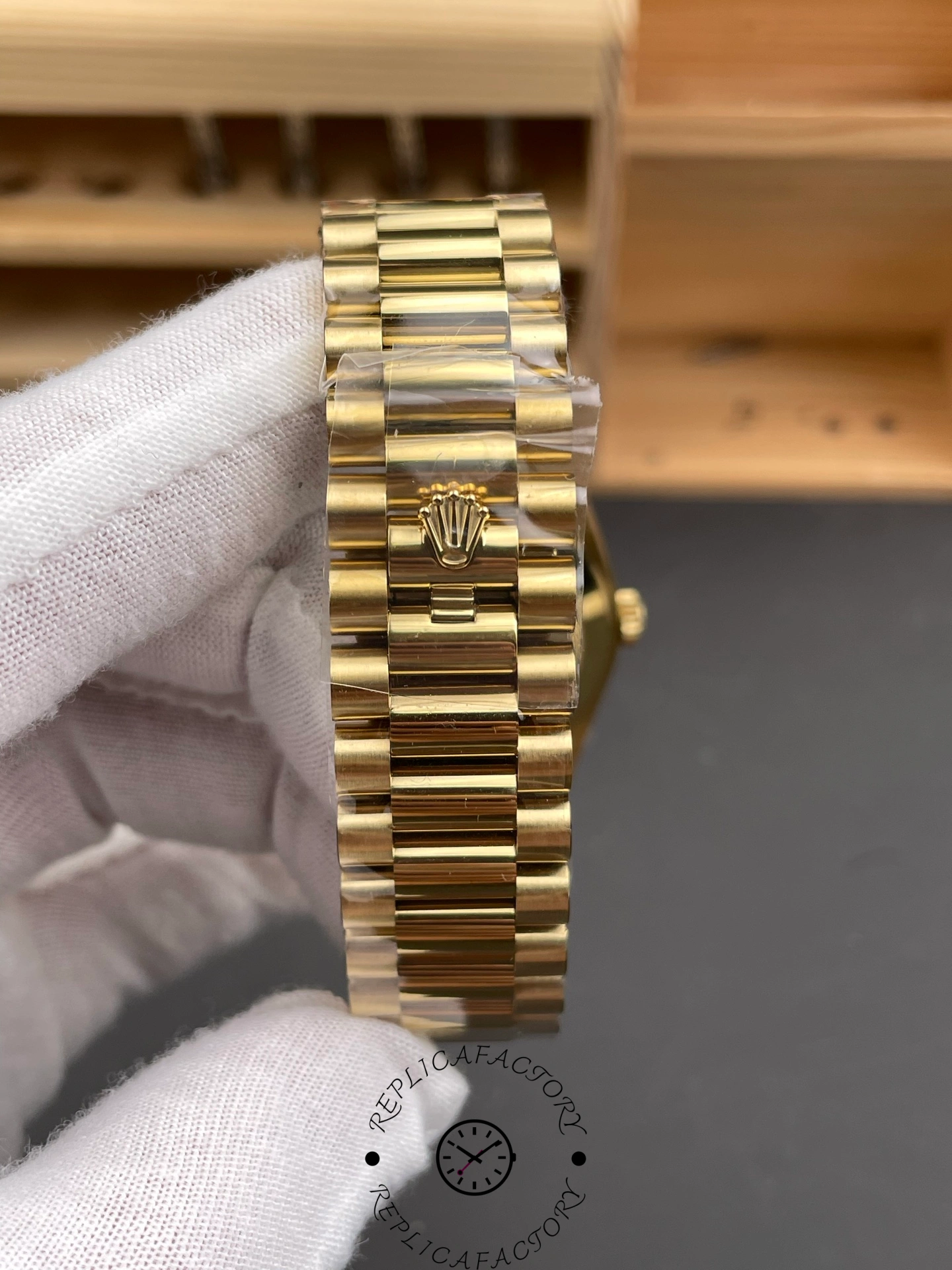 Rolex Day-Date 228238 Black Diamond Dial Fluted Bezel 40mm Mens Replica Watch