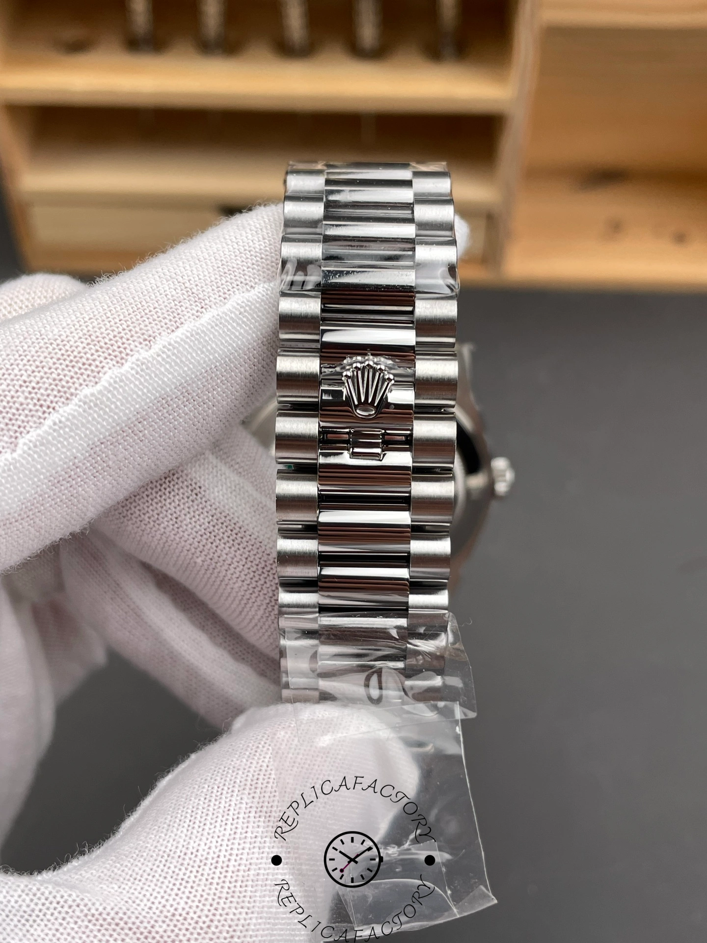 Rolex Day-Date 228236 0012 Fluted Bezel Ice Blue Dial 40MM Mens Replica Watch