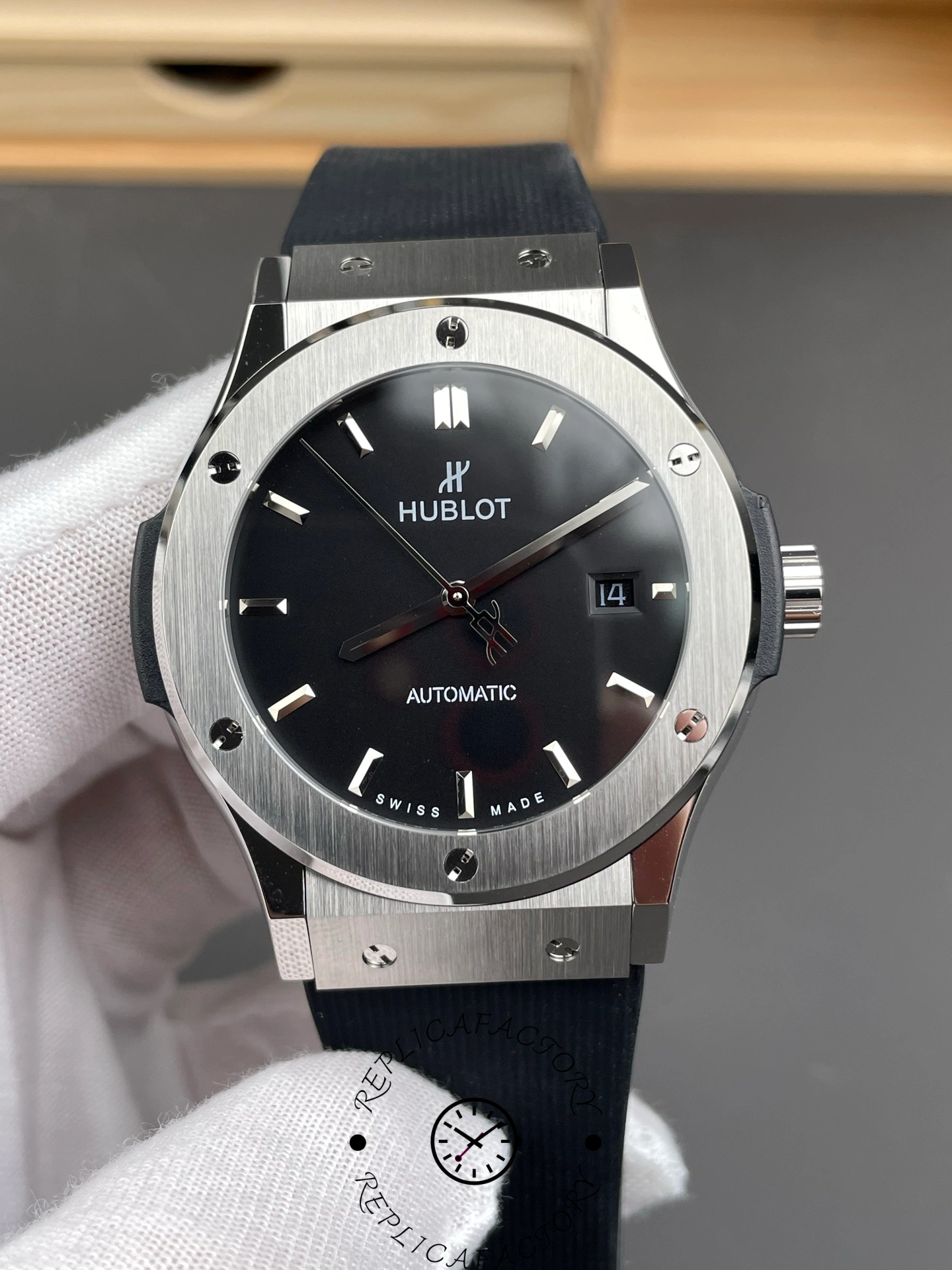 Close view of Hublot Classic Fusion 542.NX.1171.RX, case finish and rubber strap fit.