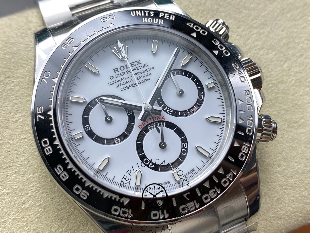 Rolex Daytona M126500LN-0001 dial close-up, white dial with black subdials and tachymeter bezel.