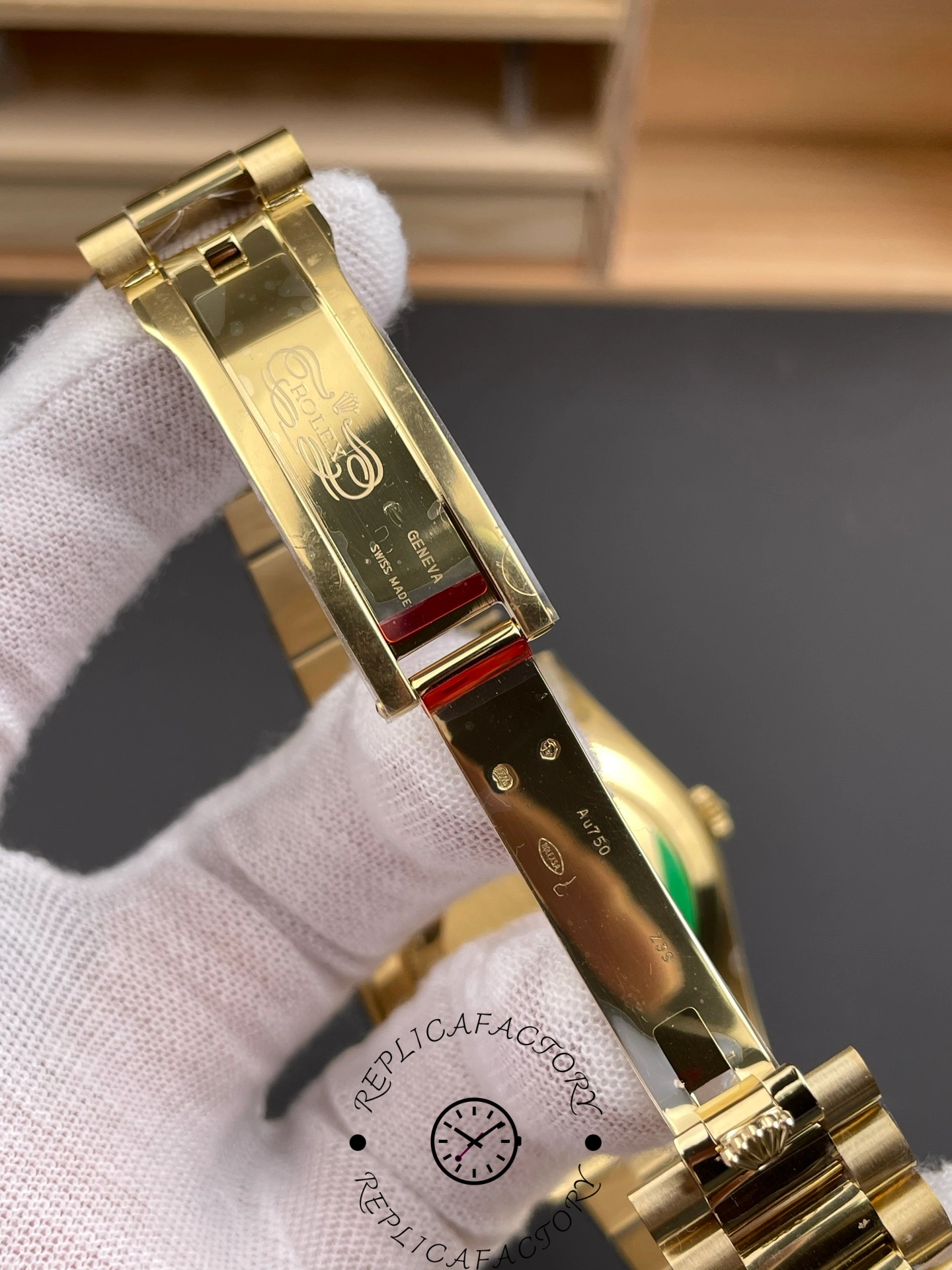 Rolex Day-Date 228238 Champagne Roman Dial Fluted Bezel 40mm Mens Replica Watch