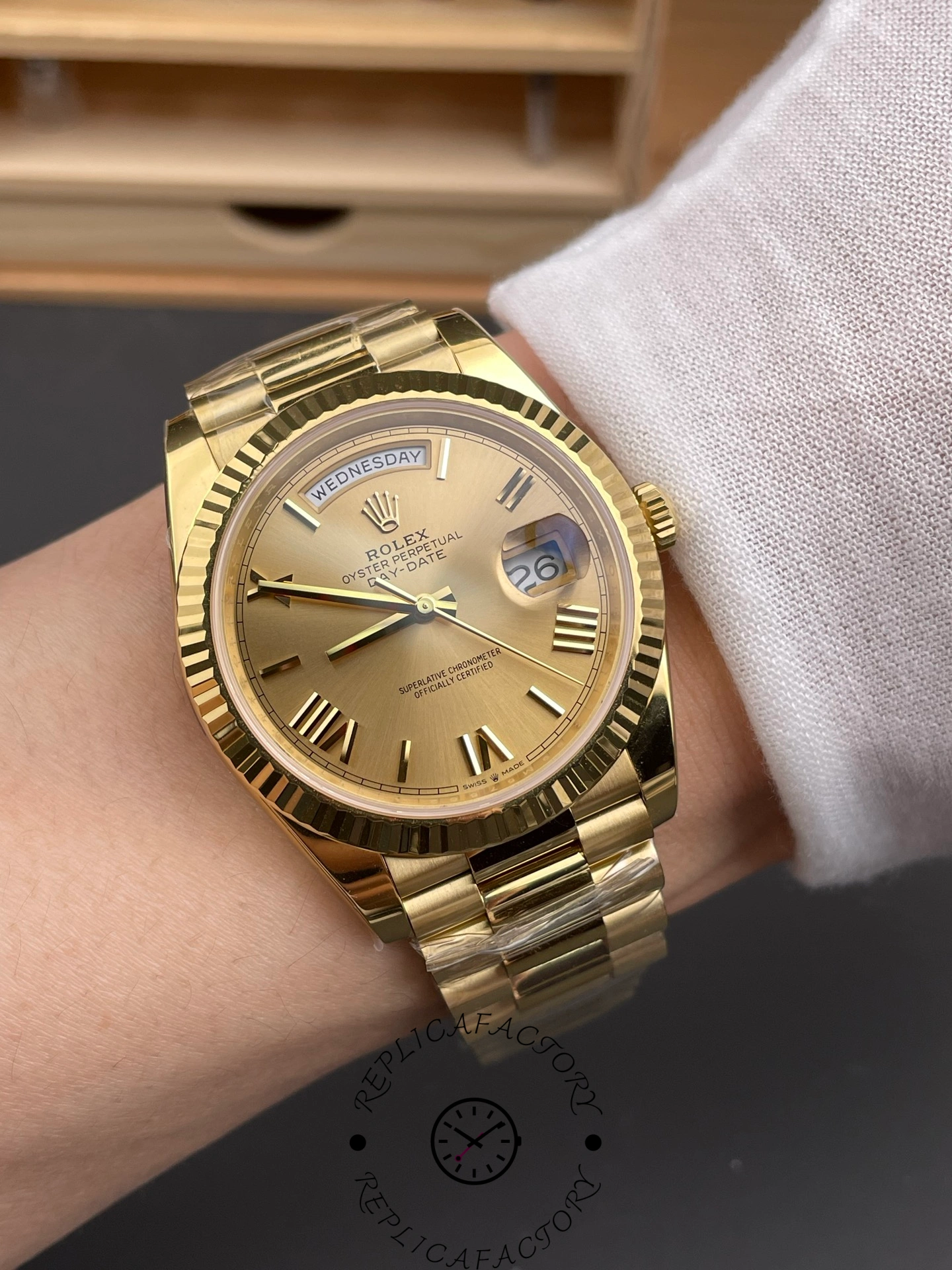 Rolex Day-Date 228238 Champagne Roman Dial Fluted Bezel 40mm Mens Replica Watch