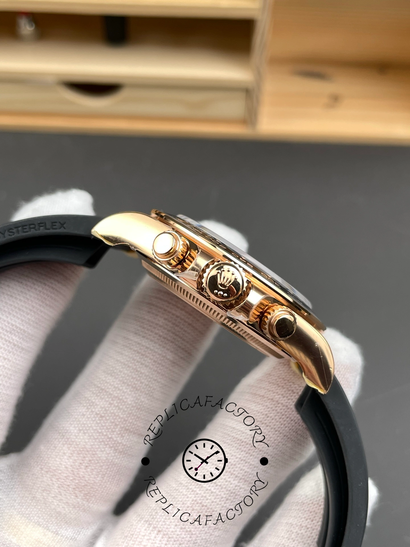 Side view of the Rolex Daytona Everose Rubber 126515LN 0004 with crown and chronograph pushers.