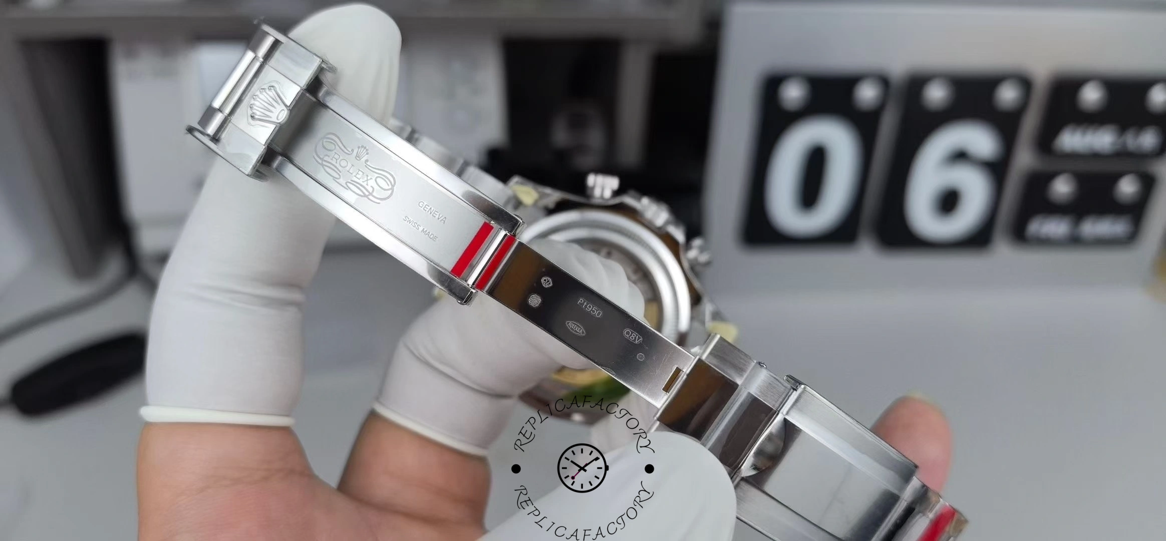 Bracelet end detail of the Rolex Platinum Cosmograph Daytona 126506 0002 showing clasp and links.