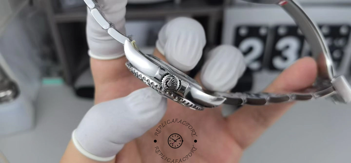 Bracelet close-up of the Rolex Yacht-Master 126622 showing links and clasp area in hand.