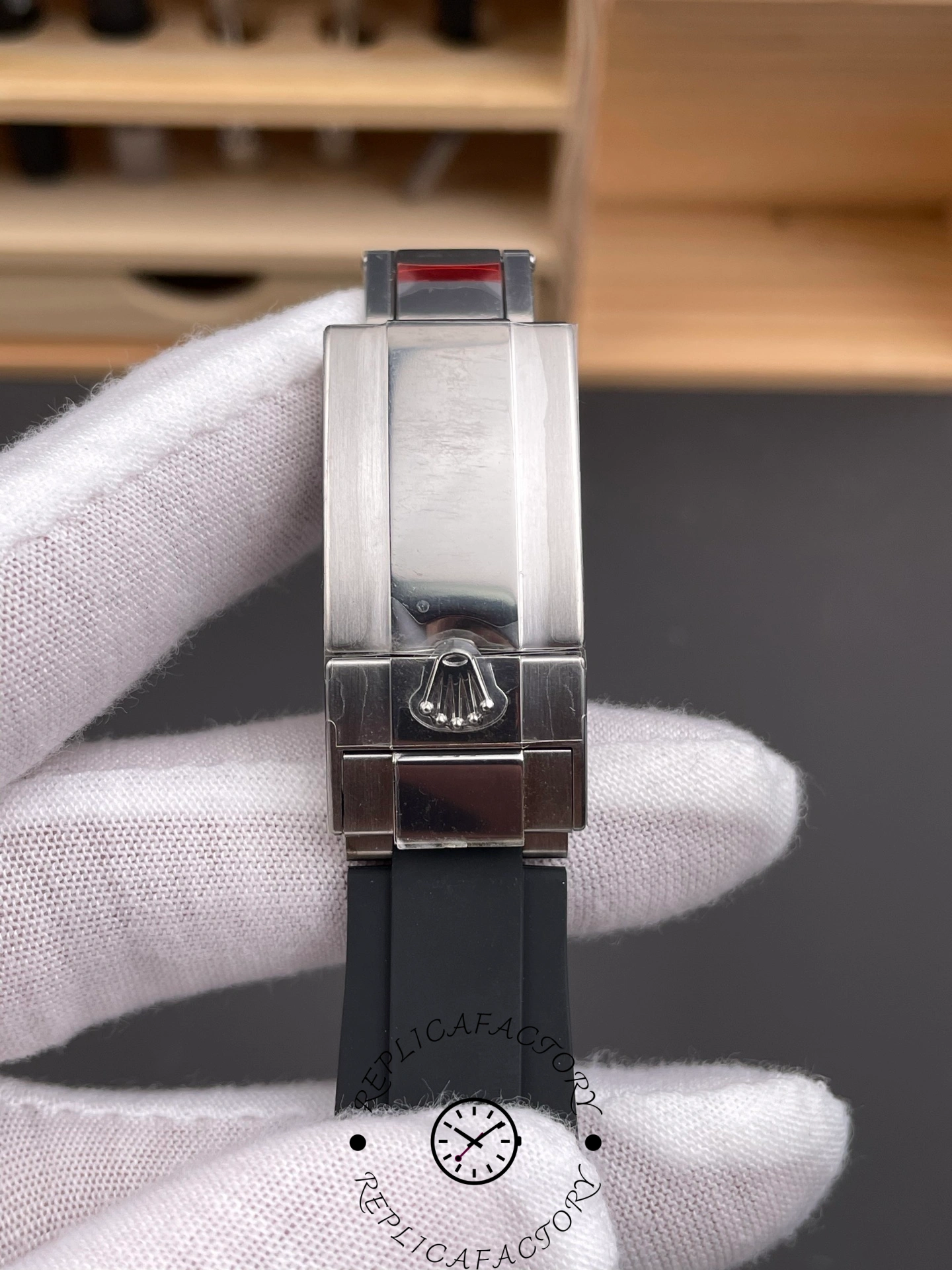Rolex Daytona 126519LN 0007, clasp close-up on black rubber strap.