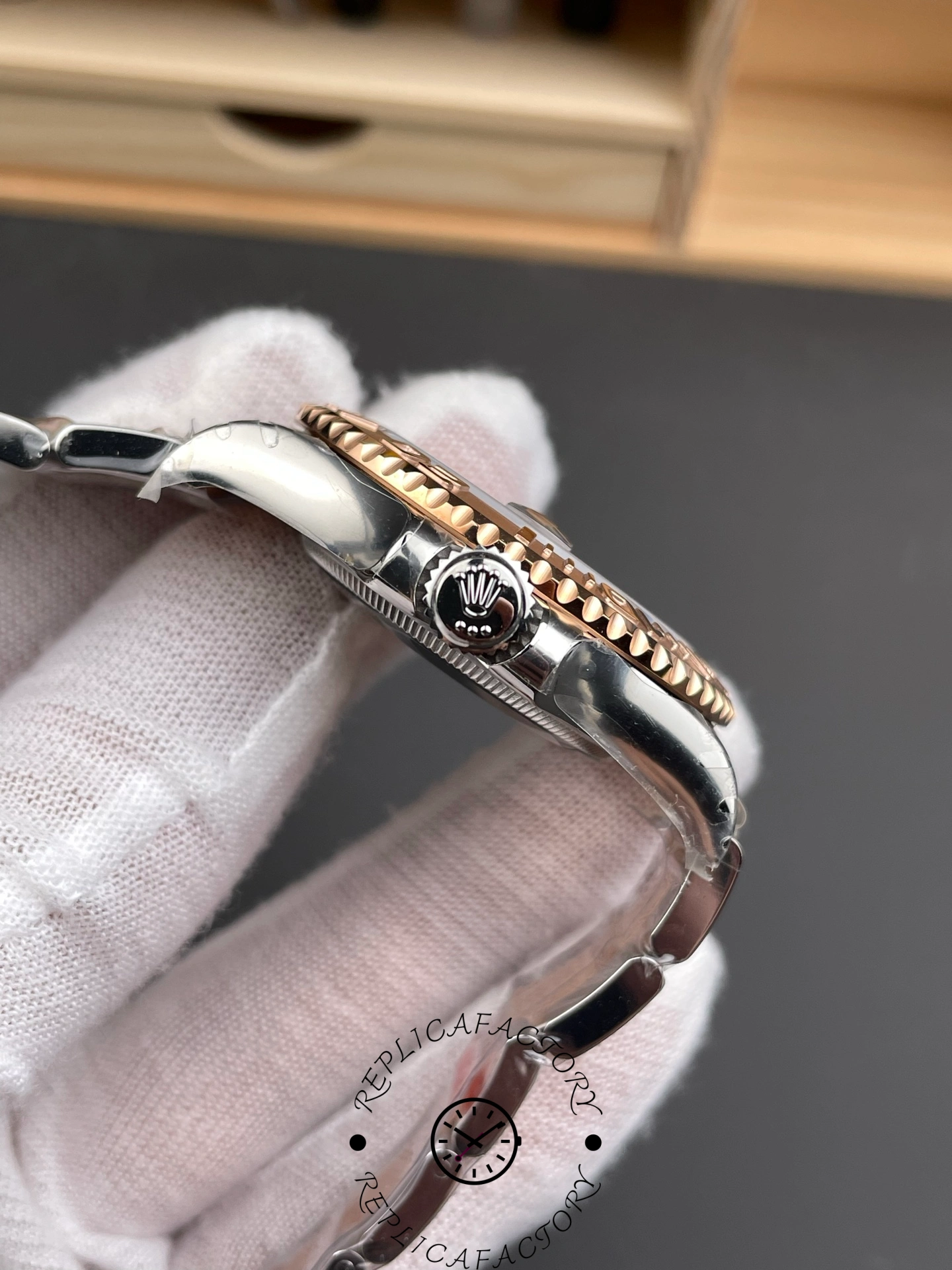 Rolex Yacht-Master 126621 crown-side view, case profile and bracelet end links, in glove.